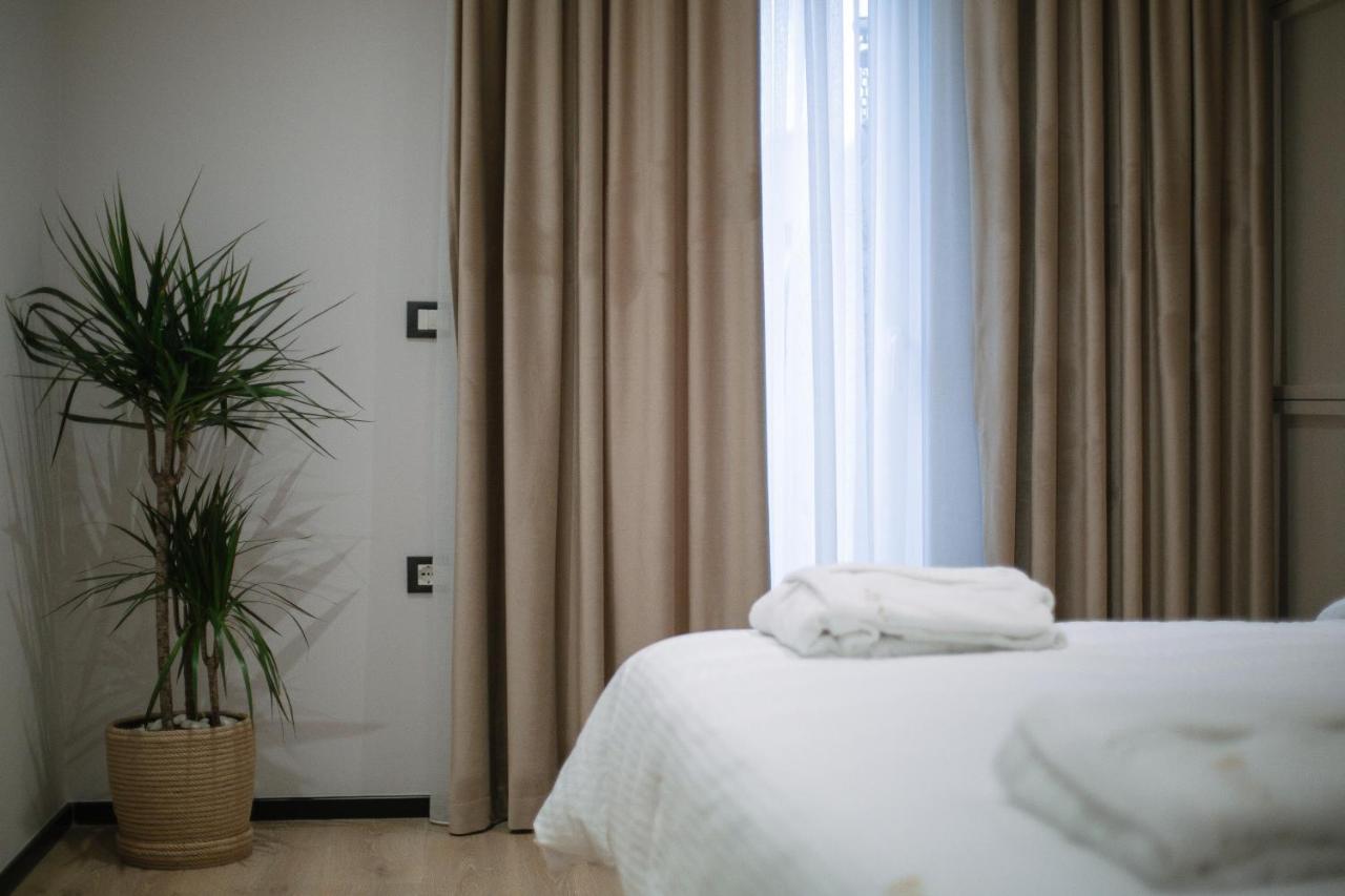 Boulevard Boutique Aparthotel Корча Экстерьер фото