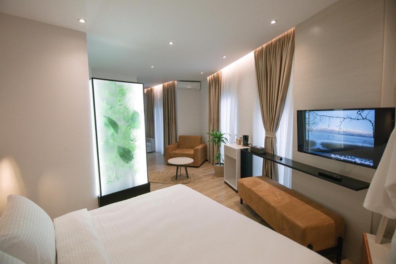 Boulevard Boutique Aparthotel Корча Экстерьер фото